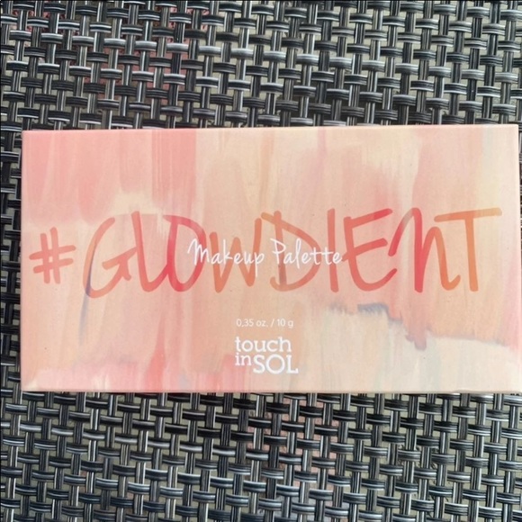 Touch in Sol & Gerard Cosmetics - Picture 4 of 10